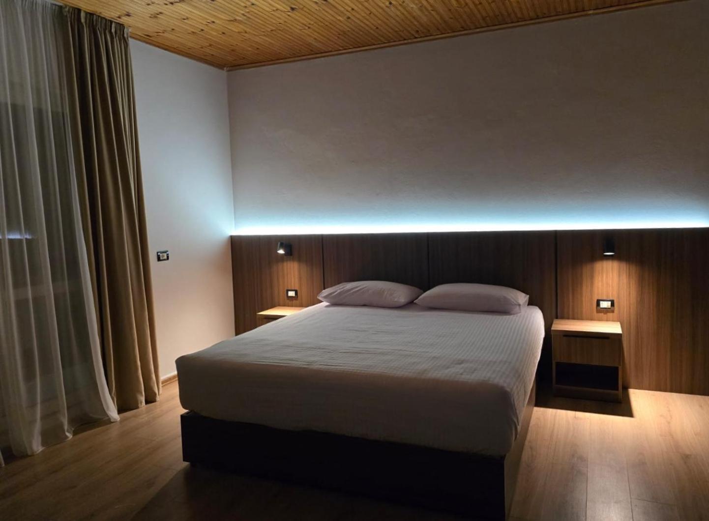 Hotel Aleks Шкодер Екстер'єр фото